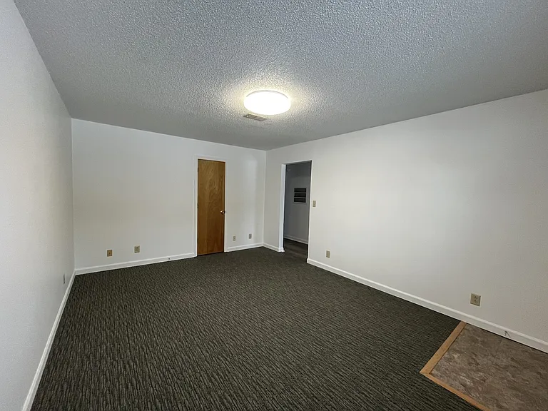 144 Mason St — Photo 4