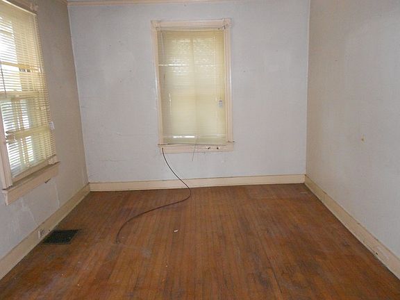 3rd image of 1412 N Main St