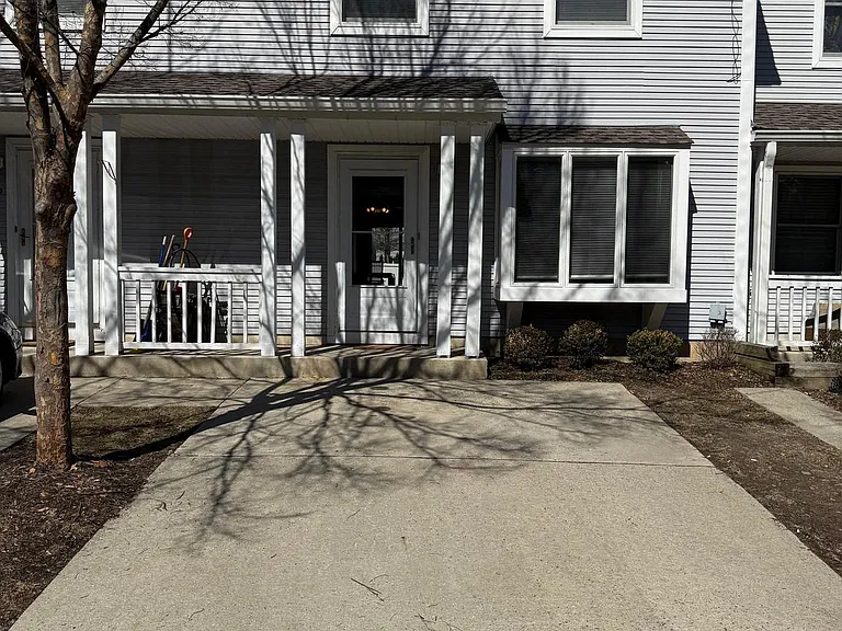 98 William Patterson Ct — Photo 1