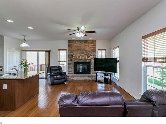 5th image of 107 Penns Manor Dr