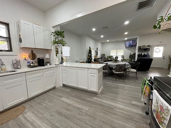 3rd image of 200 S Austin St