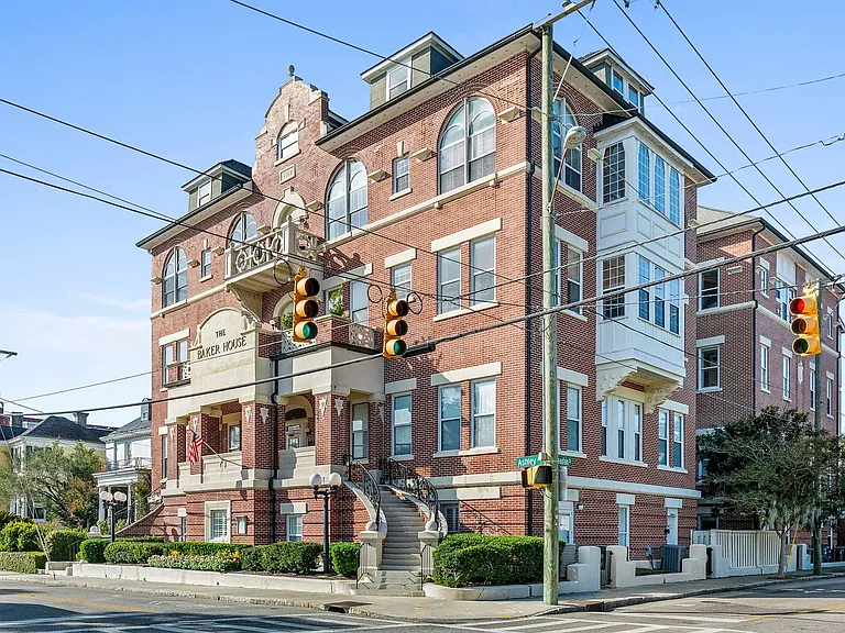 55 Ashley Ave #6 — Photo 4