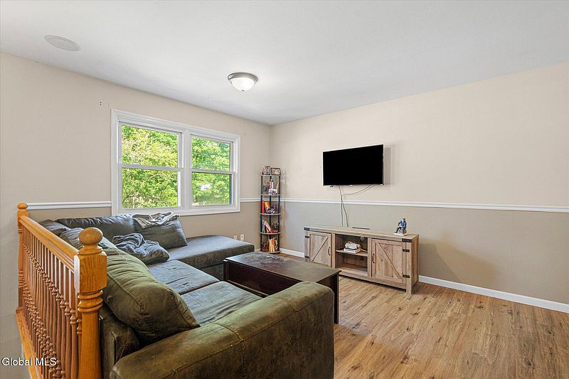 2nd image of 11 Greybirch Trail