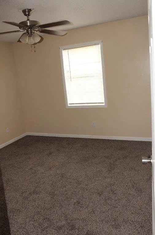 4 bed, 2336 sqft, $1,200 — Photo 4