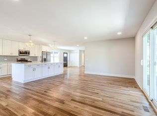 1108 Swinburne Pl, Vernon Hills, IL 60061