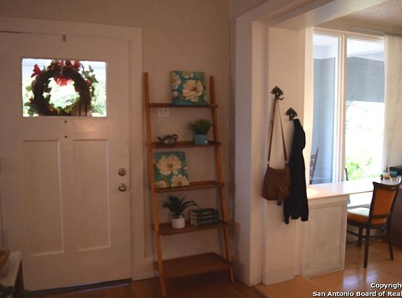 4th image of 1032 W Craig Pl