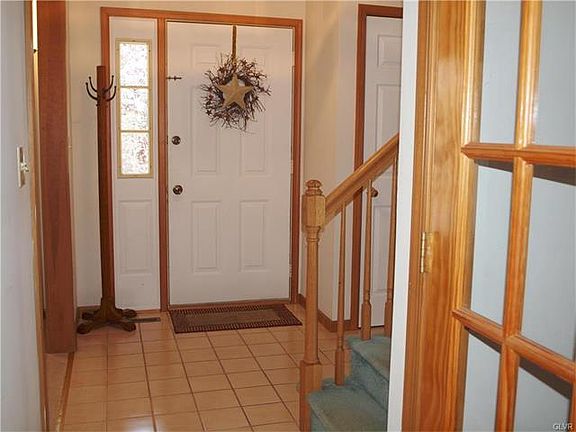 3rd image of 870 Schuyler Dr
