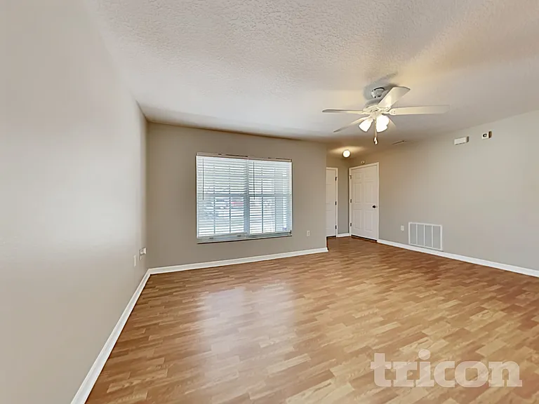 10211 Summerview Cir — Photo 4