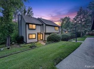 515 Carberry Hl, Brighton, MI 48116