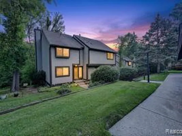 515 Carberry Hl, Brighton, MI 48116