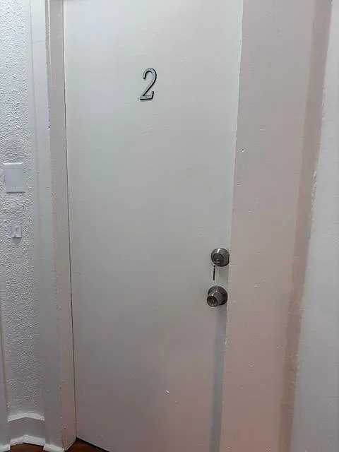 8 bed, 4.0 bath, 1020 sqft, $1,300 — Photo 3