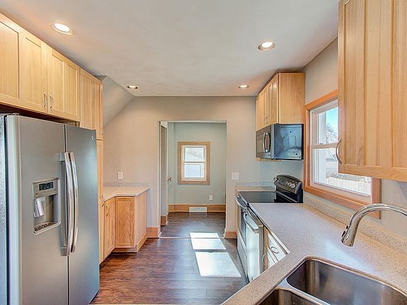 4th image of 518 Water St