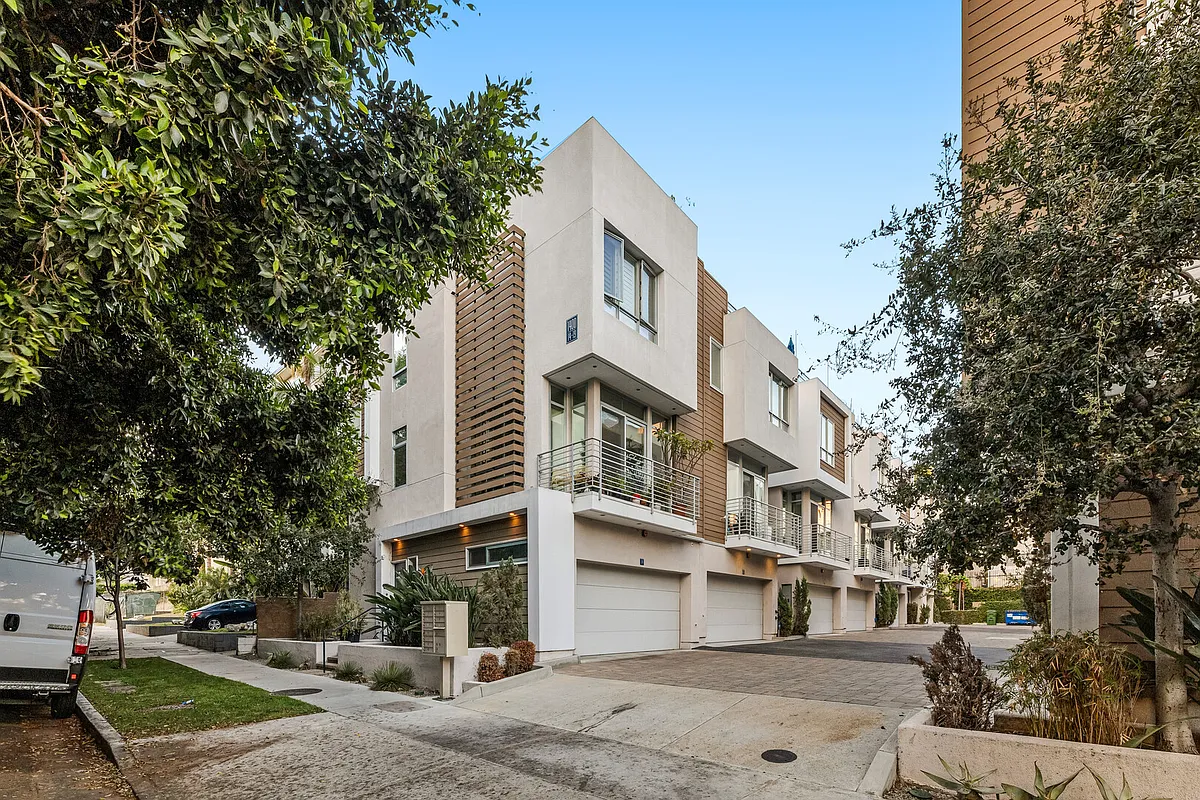 Building Photo - N Fuller Ave