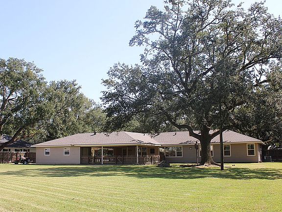 Huge backyard!!