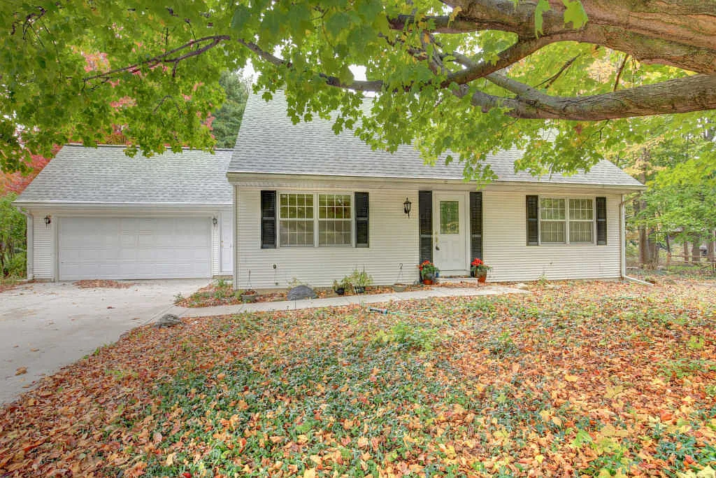 214 E Sherwin Dr photo 1