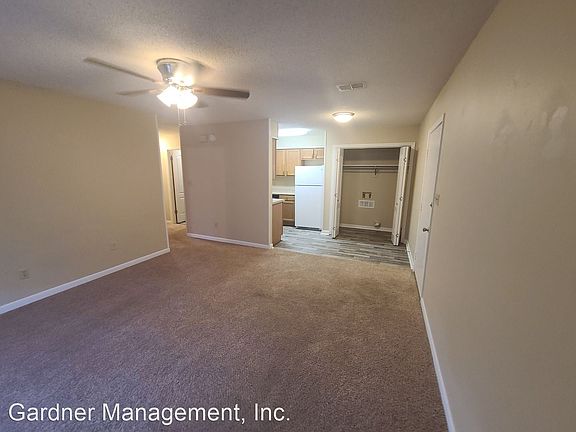 4th image of 205 Oak St #E