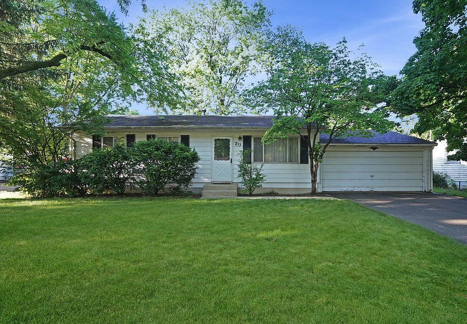 1st image of 213 Oakwood Dr