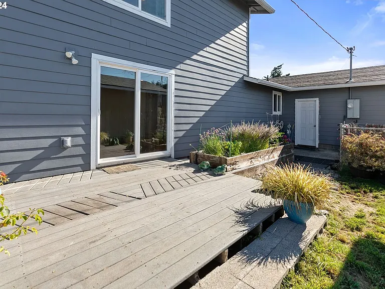 1694 Lincoln St — Photo 24