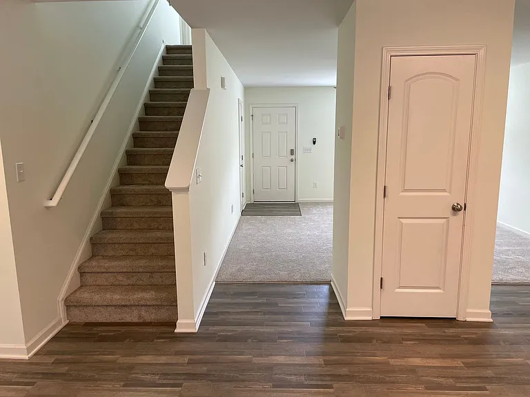 75 Shamrock Dr W — Photo 14
