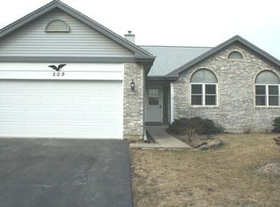 509 Indian Ridge Trl, Wauconda, IL 60084