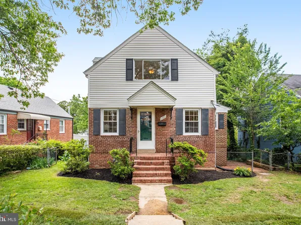 1321 Bayliss Dr, Alexandria, VA 22302