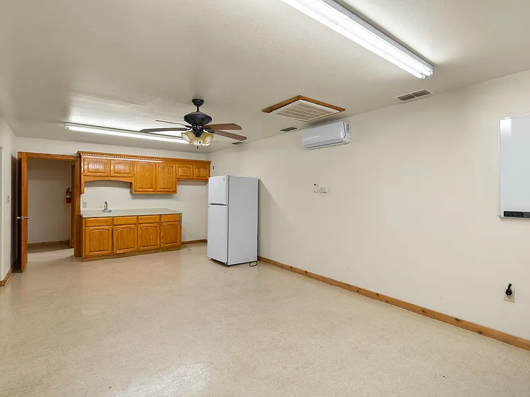 2404 S US Highway 281 #1 — Photo 18