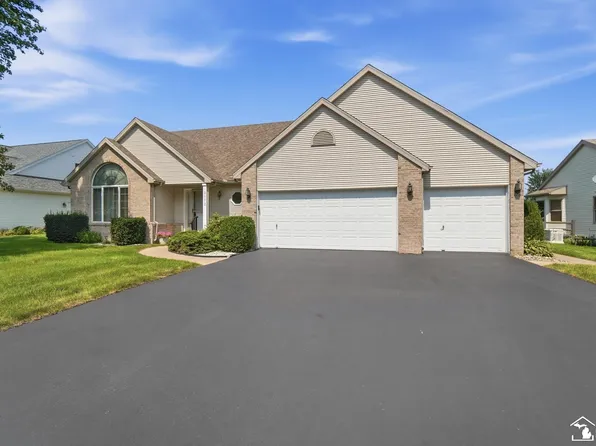 2572 Chapel Creek Dr, Lambertville, MI 48144
