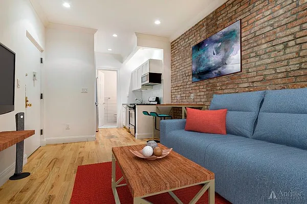 Rented by Anchor Associates | media 26