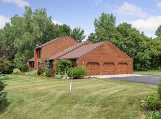306 Windolf Ln, Hudson, WI 54016