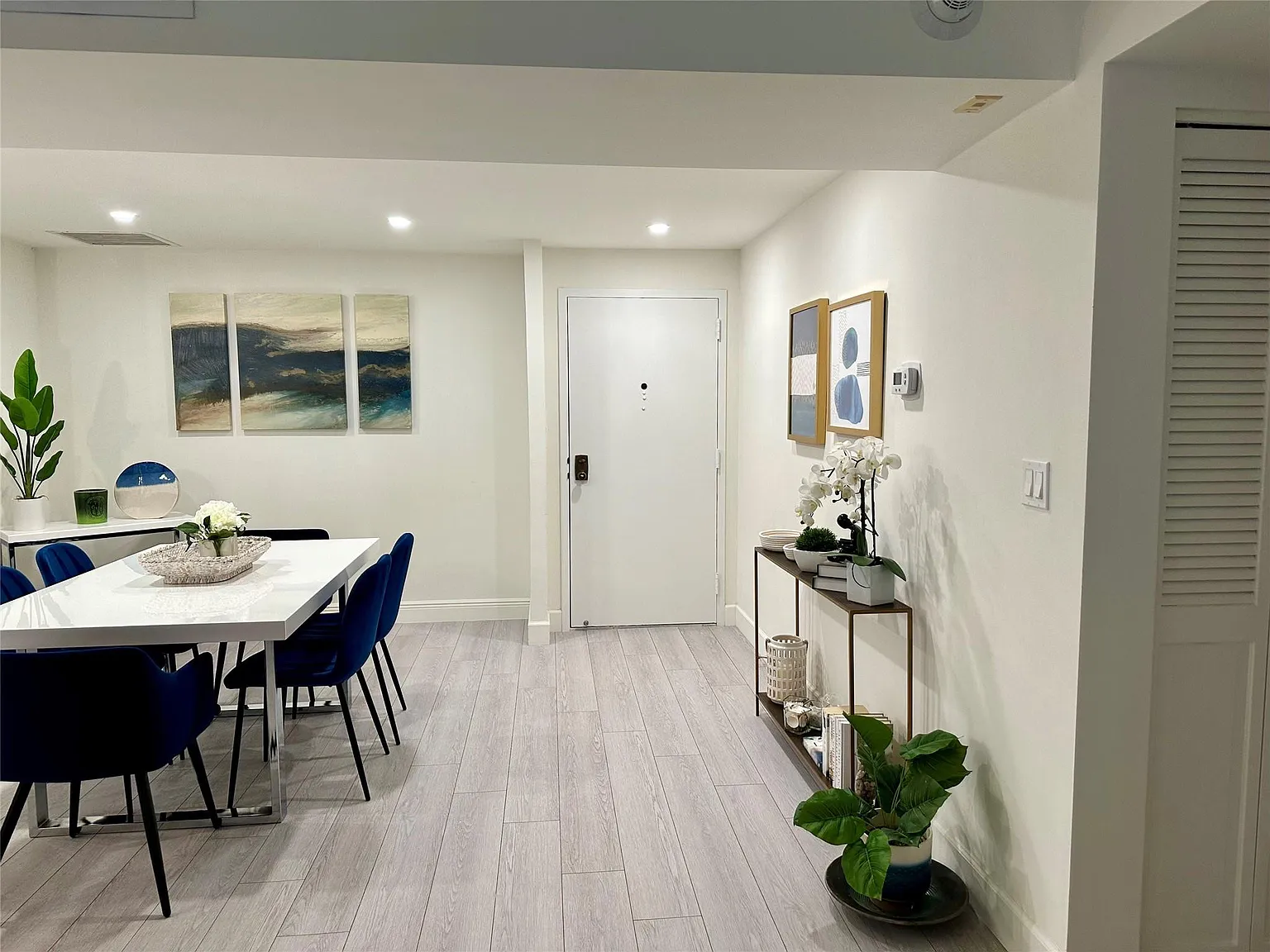 2 bed, 2.0 bath, 1400 sqft, $6,000 — Photo 3