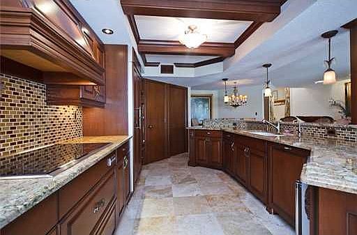 3rd image of 734 Pinellas Bayway S