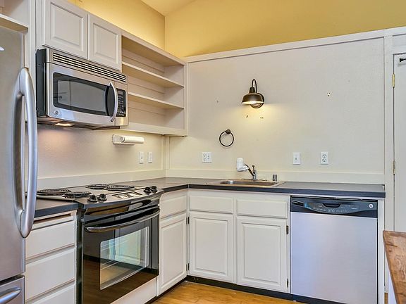 4th image of 3326 Harrison Street