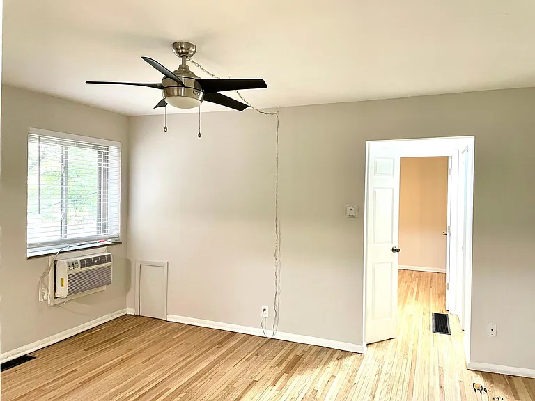 3217 Russell Blvd #6 — Photo 4