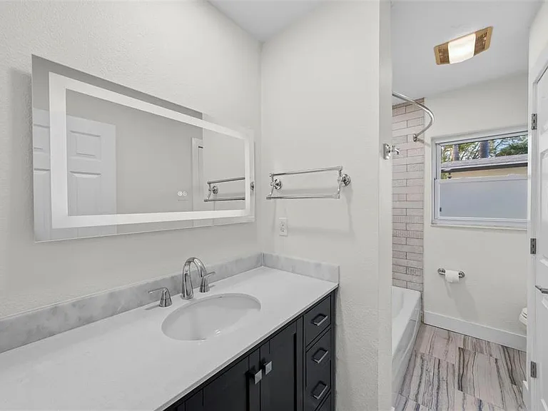 402 Erie Ave — Photo 43