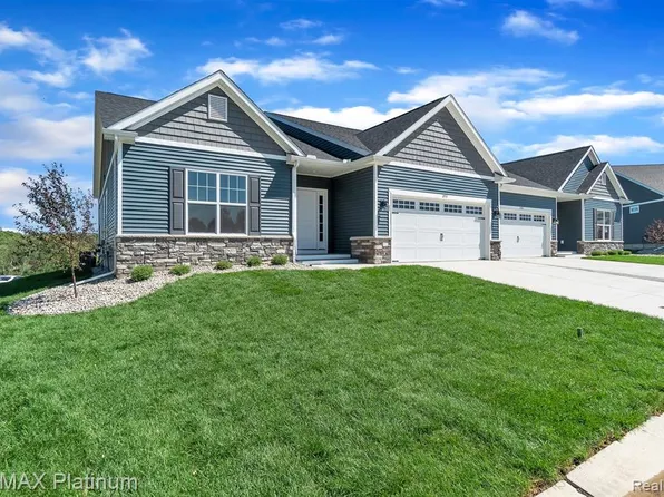 2949 Blue Sky Dr, Howell, MI 48843