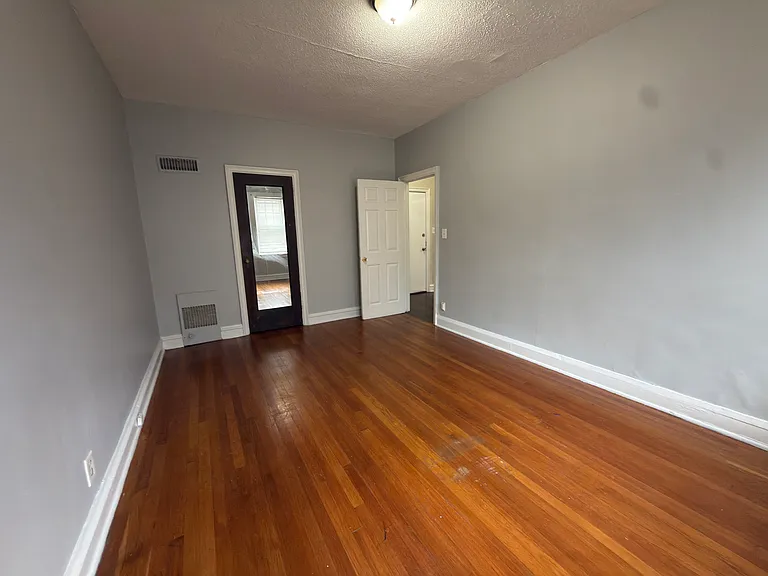 330 Laurel St #214 — Photo 10