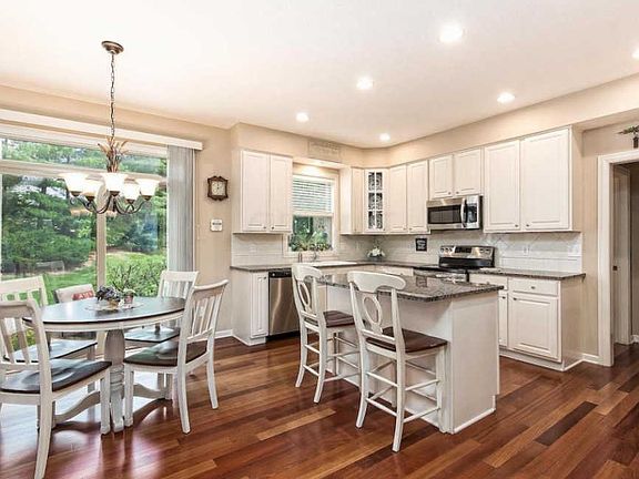 5th image of 5766 Courtier Ct