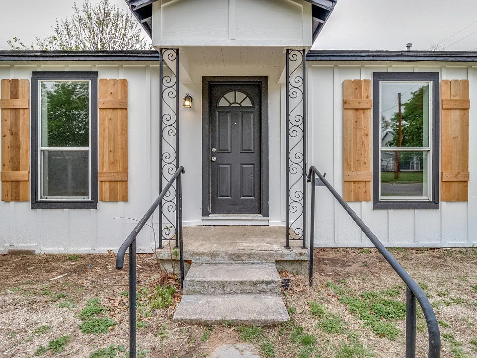 208 North Ave