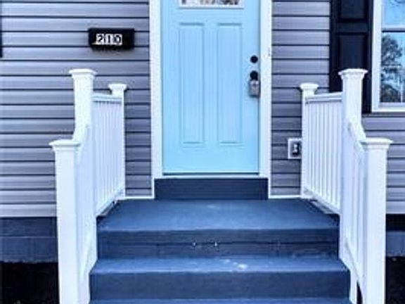 4th image of 210 Naglee Ave