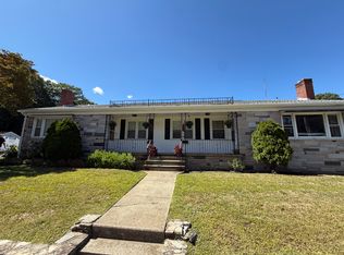 1089 Plainfield St, Johnston, RI 02919