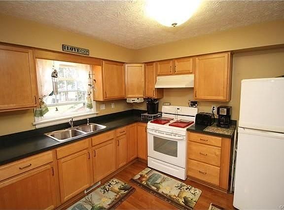 4th image of 2900 Haddington Ct