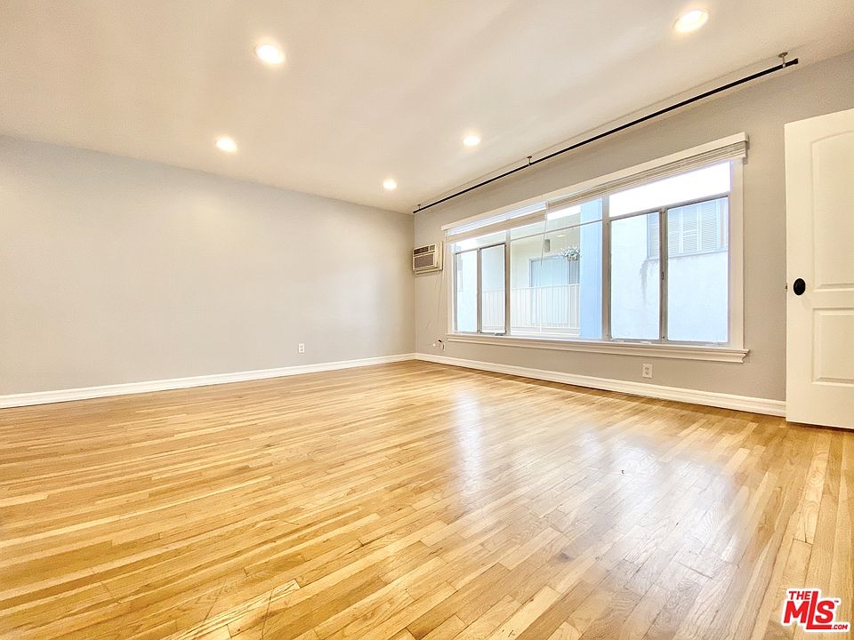 1st image of 920 Westbourne Dr APT 6