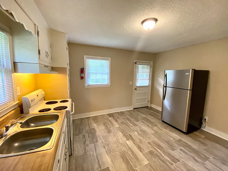 106 Cantrell Dr — Photo 10