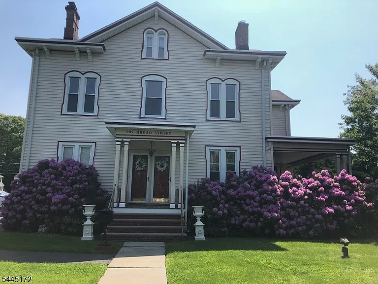 207 Broad St — Photo 1