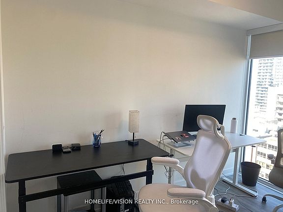 4th image of 158 Front St E #1418