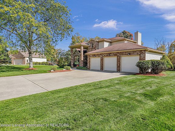 3rd image of 3318 E Broadmoor Dr