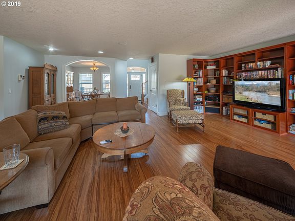 4th image of 214 Misty Dr