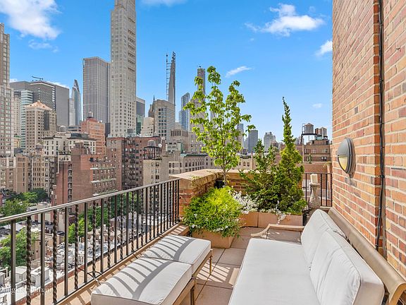 3rd image of 140 E 63rd St APT 15C