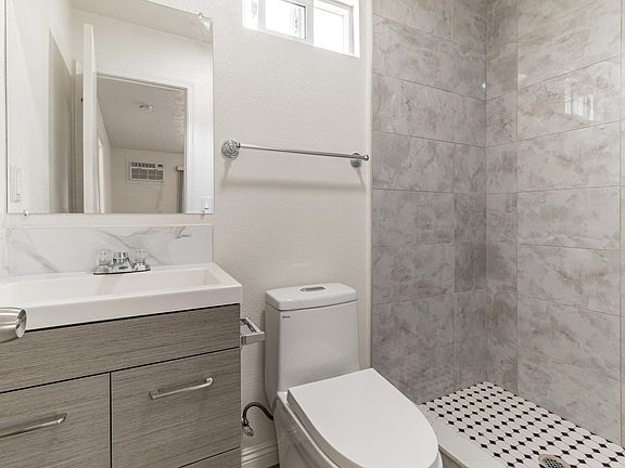 4th image of 1088 Casa Hermosa Dr #B