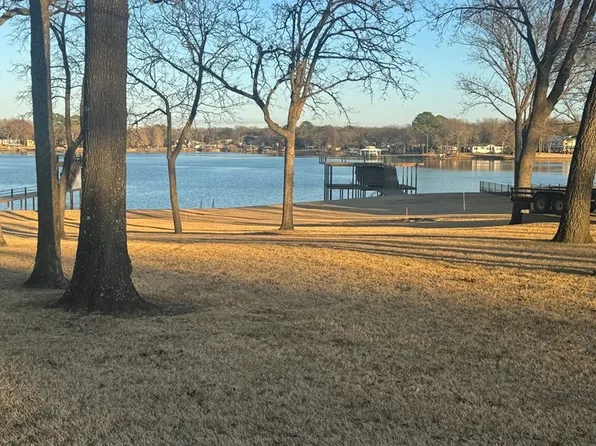 266 Enchanted Dr, Mabank, TX 75156